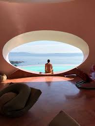 Simon Porte Jacquemus Is Having The Best Vacation At This Space Age Mansion Organic Architecture Architecture Bubble House