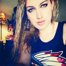 Stream Amanda Wolf music