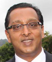 12 mars : Fazila Daureeawoo, le Dr Joël de Rosnay et le père Jocelyn  Grégoire parmi les décorés de la République