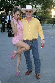 File:Max & Catalina Promotional Picture.jpg 