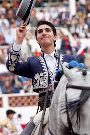 El arte de marialba en su cabeza. Zendejas Herencia De Arte En El Ruedo Queretaro