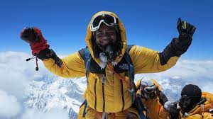 Saya berazam untuk menakluki gunung everest dan melengkapkan pendakian '7 summits' di samping telah merantau hampir 30 buah negara dan pernah mendaki sehingga ketinggian melebihi 6000 meter di india. 6 Tahun Menunggu 2 Kali Gagal Lihat Apa Pemuda Ini Lakukan Demi Menawan Everest