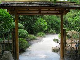 Morikame Gdns Fl More Nice Gates I Think To Give You A Sense Of Entering A Different Area Of The Gardens Japanese Garden Japanese House Design Landscape Design