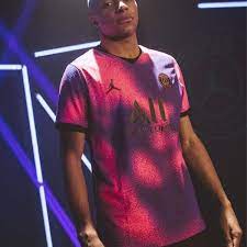 Maillot entraînement arsenal bleu rose 2020/21. Le Psg Et Jordan Devoilent Un Nouveau Maillot Surprenant