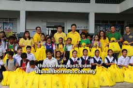 Check spelling or type a new query. Supp Agih Alat Tulis Kepada Murid Sk Hua Hin English Utusan Borneo Online