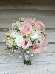 In dieser spanischen komödie wagt eine kostümbildnerin einen neustart. Brautstrauss Rosa Weiss 2018 Brautstrauss Rosa Blumenstrauss Hochzeit Brautstrauss