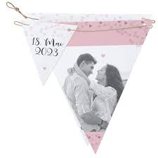 Unser kompetentes dekorationsteam zaubert euch auch eine traumhafte dekoration & floristik passend zum konzept eurer hochzeit. Pfiffige Einladungskarte Wimpelkette Mit Eigenem Foto Und Design Karte Hochzeit Hochzeitseinladungskarten Einladungen
