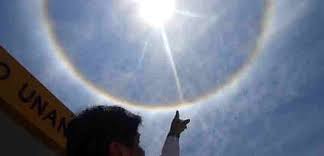 The halo effect is defined as a consumer's bias toward a maker's products because of a favorable experience with that company's other products. Peru Halo Effekt Sorgt Fur Aufsehen Am Himmel Uber Lima Latinapress Nachrichten