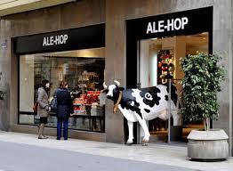 Ahí, se acercó a las instalaciones de. La Historia Tras La Vaca De Ale Hop Valencia Noticias