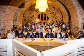 També ocupa els càrrecs de vicepresidenta de pimec tarragona i presidenta de l'associació d'allotjaments amb do. El Hotel Hostal Sport Inicia Un Ciclo De Catas Con Vinos De Finca De Cataluna Revista Gran Hotel Turismo