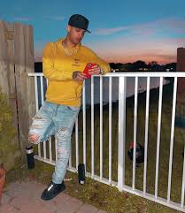 Asimismo, la canción cuenta con un video oficial muy fiel al estilo de los exponentes de la escena urbana hace unos días, j balvin subió una foto para mantener alerta a sus seguidores con el lanzamiento de «poblado remix». Pesada Broma Que Comienza Noriel Poniendo Los Numeros Personales De Sus Colegas Se Sale De Control Reggaeton Rankiado Musica Urbana Latina En Un Solo Sitio