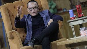 Rumah tangga komedian sule dengan istrinya lina tengah terguncang sang istri menggugat cerai sule. Lama Bungkam Sule Akhirnya Berani Ungkap Alasan Lina Jubaedah Gugat Cerai