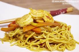 Este o rețetă foarte simplă, rapidă și gustoasă. CreveÈ›i Cu Legume È™i TÄƒiÈ›ei De Orez Preparate Culinare By Poliana