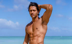 Sam ve avrupa birliği daimi temsilciliğimizin işbirliğiyle, seta brüksel ofisi evsahipliğinde türkiye'nin doğu akdeniz politikası konulu panel düzenlenmiştir. Who Is Shipwrecked S Sam Personal Trainer From London Who Is Part Of The Shark Tribe