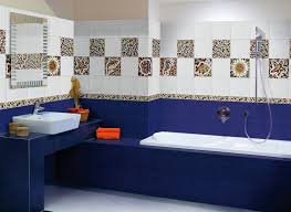 Dem kunden werden hier unendliche möglichkeiten geboten. Blaue Badezimmerfliese 29 Fotos Weisse Und Dunkelblaue Keramische Bodenbelagprodukte Fur Den Raum Fliese In Der Innenarchitektur