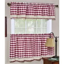 Las cocinas rústicas tienen un encanto especial, transmiten calidez y tradición. Cortina Con Cenefa En Cuadros Rojos Y Blancos Perfecta Para Espacios Con Personalidad Cortinas Para Cocina Cortinas Cortinas De Cosina
