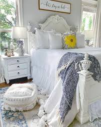 Try bedroom decor lights, bedroom decor diy, bedroom decor for couples, rustic bedroom decor, bedroom decor on a budget, small bedroom decor, and also bedroom decor ideas. 1 204 Curtidas 8 Comentarios Nidia Perez Nidiaperez52 No Instagram Bom Dia Boa Semana Pra Todos By Farmhouse Bedroom Simple Bed Frame Bedroom Design