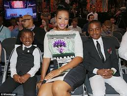 He is among the greatest nba players ever and the most influential athletes in the world. Lebron James And Wife Savannah Brinson Are Now Proud Parents Of Baby Girl Zhuri Daily Mail Online