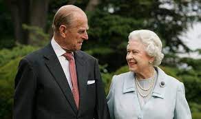 Lisa waller rodgers also reports that the monarch is 5 feet, 4 inches, and points out. How Tall Is Prince Philip And The Queen Royal News Express Co Uk