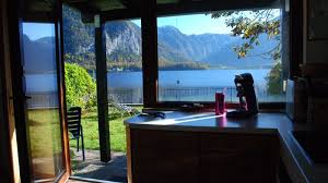The venue accommodates up to 4 people and features 2 bedrooms and 1 bathroom. Urlaub Direkt Am See Hallstatt Ferienwohnungen In Hallstatt Salzkammergut