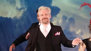 Ετοιμάζουν θεατρική παράσταση για την αλίκη. Ddr7uqp Vu4pm