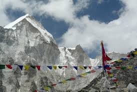 Gyanendra shrestha, seorang pegawai di kem utama everest berkata dalam satu laporan berdasarkan laporan pemandu gunung sherpa. Coba Taklukan Everest Pendaki Malaysia Tewas Republika Online