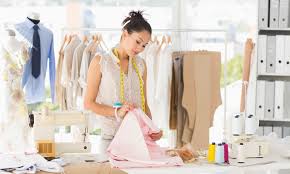 Dalam jurusan ini, kamu akan belajar mengkolaborasikan hobi dan bisnis agar menjadi sumber pemasukan yang besar. Kuliah Di Luar Negeri Jurusan Fashion Design 2019