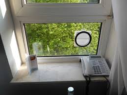 Welcher preisliche rahmen ist gesteckt? Das Fenster Hat Ein Loch Eventuell Fur Klimaanlagen Picture Of Arena Villa Am Wasserpark Frankfurt Tripadvisor