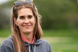 Jennifer Kott's Instagram, Twitter & Facebook