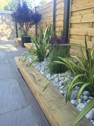 Ideas Of Modern Garden Fence Designs For Summer Ideas Frugal Living Courtyard Gardens Design Small Courtyard Gardens Low Water Gardening