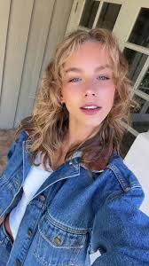 Anna Haws's Instagram, Twitter & Facebook