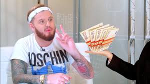 La star des ch'tis sur w9, gaëlle petit, est depuis le début de la semaine candidate dans l'émission de cristina cordula, les reines du shopping sur m6. Charles Les Ch Tis Je Gagnais 3 4000 Par Mois Aujourd Hui Les Candidats Youtube