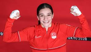 Milli boksör busenaz sürmeneli de yarı finalde hintli lovlina borgohain'i mağlup ederek finale yükseldi. 0snootg1pcw Km