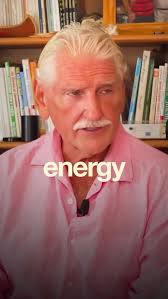 A salad a day keeps the Doctor AWAY 🙋‍♀️💕 Raw living food is the most  nourishing, high vibe healthy food out there and is so delicious and fun  and the more you