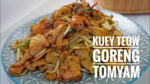 Kuey teow tom yam (yen 1050) tom kha gai (yen 1200 ) kuey teow gai (yen 1000) tomyam kung (yen 1200) thai fried food. Kuey Teow Goreng Tomyam Youtube