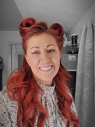 Cómo hacer pin curls vintage con The Pinup Realtor