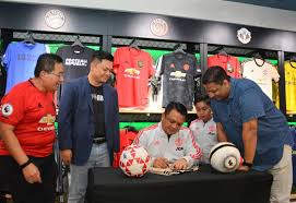 Sunway pyramid is your unique lifestyle adventure shopping mall with more than 1000 retailers waiting for you to shop, eat, relax and enjoy right here. Majlis Agama Dan Istiadat Melayu Perlis Raja Muda Perlis Saksikan Mou Football Republic Dengan Red Army Malaysia