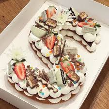 מזל טוב מתוק Gargeran Chocolate Birthdaycake Biscuit Strawberry Kinder Oreo Sprinkles Biscuit Cake Number Cakes Alphabet Cake