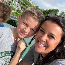 Alicia Kitchen's Instagram, Twitter & Facebook