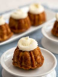 Powdered sugar, chopped nuts, butter, yellow cake mix, vanilla and 8 more. Southern Hummingbird Mini Bundtlettes Pudge Factor