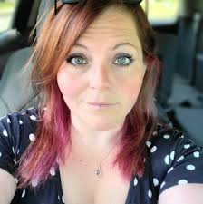 Danielle Hewitt's Instagram, Twitter & Facebook