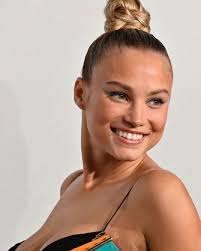 Rose Bertram (@rosebertramcrew) • Instagram photos and videos