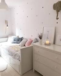 2 Diy Nordicos Para Hacer Con Pintura En Spray Pintar Sillas O Maceteros Efecto Cemento Cemento Colorful Con D Daybed Room Room Decor Bedroom Girl Room