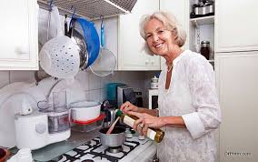 أفضل 7 طرق صحية لطهى طعام خال من الدهون استخدمى الجبن والكريمات خالية الدسم وبياض البيض زيت الزيتون يحد من الكولسترول الرذاذ بدلا من زيت القلى والشوى يقلل مستوى السعرات الحرارية