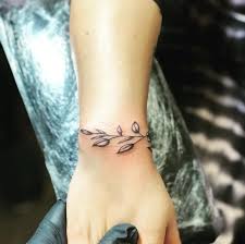 Télécharger gratuitement tatouage fleur de lotus noir et blanc. 100 Idees De Tatouages Bracelet Pour Femme Tatouez