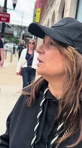 😂😂 Lui: « Millburn, c’est beaucoup non ?… » Elle: « Trop »