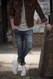How To Wear High Top Converse With Skinny Jeans Suede Jacket T Shirt Skinny Jeans White High Top Sneakers Sneakers Outfit Men High Tops Outfit Top Sneakers Outfit