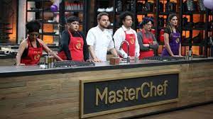 Es una de las grandes dudas que mantienen miles de fanáticos, quienes por estas horas debaten de manera la gran final de masterchef celebrity 2, en la que georgina barbarossa y gastón dalmau se enfrentarán, tendrá lugar el jueves 25 de junio de 2021. Masterchef Mexico Que Participante Fue Eliminado En El Primer Programa De 2021 Gluc Mx