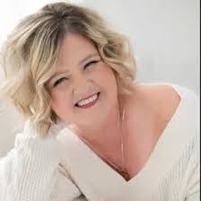 Dora Reno's Instagram, Twitter & Facebook