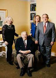 hanedan reisi sehzade osman bayezid efendi oturan necla hanim sultan siyahli sehzade cengiz nazim efendi ayakta ve esi s kizlar kraliyet aileleri kadin